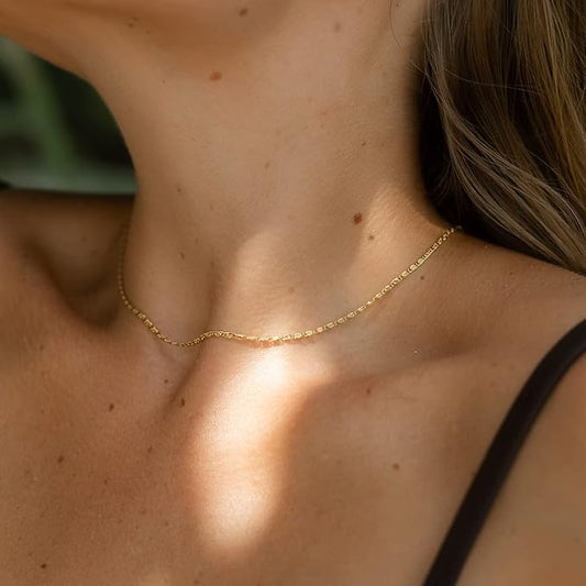 Chaîne Dorée Minimaliste Femmes Parfaites