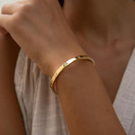 Élégance Doré Femmes Parfaites