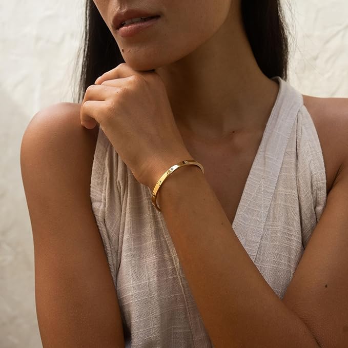 Élégance Doré Femmes Parfaites