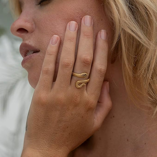 Serpent Doré Femmes Parfaites